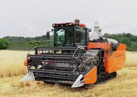 在夏季使用欧博水稻收割机，应该注意什么